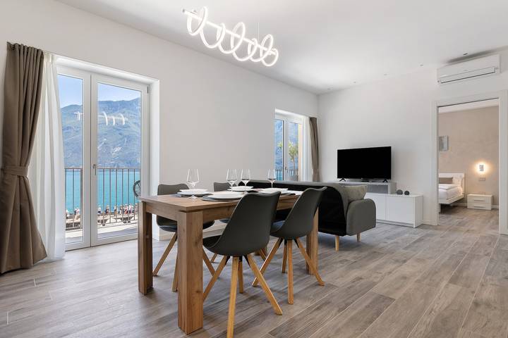 Gîte pour 4 personnes, avec balcon et vue sur le lac à Limone sul Garda