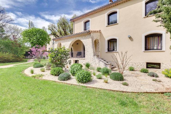 Hôtel pour 2 personnes, avec jardin et jacuzzi ainsi que sauna et piscine, animaux acceptés à Dieulefit - 3