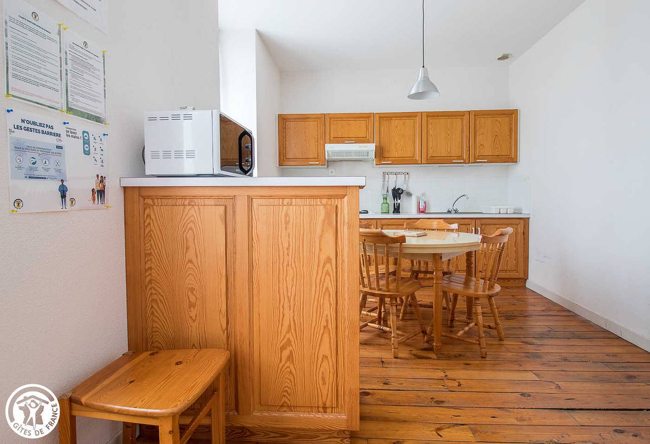 Gîte confortable avec parking et jardin, 100m d'Égliseneuve in Égliseneuve-des-Liards, Parc Naturel Régional Livradois-Forez