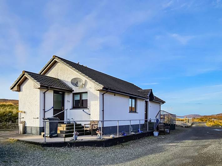 Log cabin for 6 people, with garden in Lewis and Harris