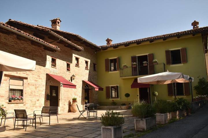 BnB für 2 Personen, mit Kinderpool und Pool sowie Garten und Ausblick, mit Haustier im Piemont