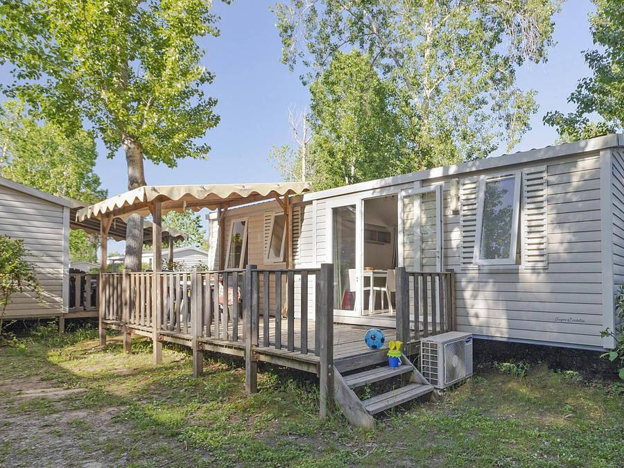 Camping Le Val de Durance - Bungalow 6 personnes - Mobil-home | Comfort | 3 Ch. | 6 Pers. | Terrasse surélevée | Clim. in Cadenet, Parc naturel régional du Luberon
