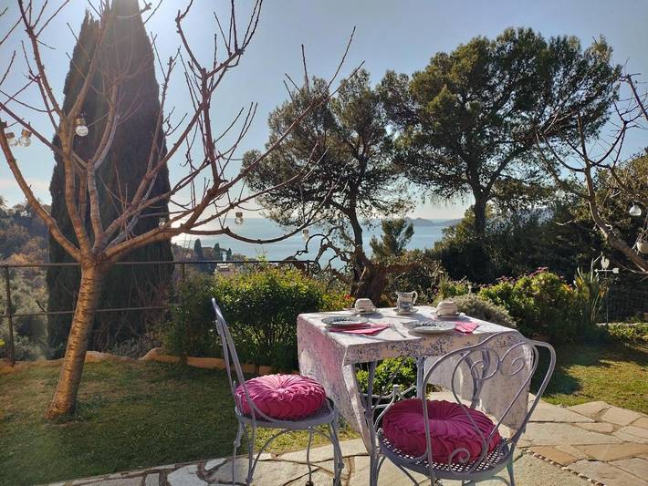 Chambre d’hôte pour 2 personnes, avec vue ainsi que terrasse et jardin