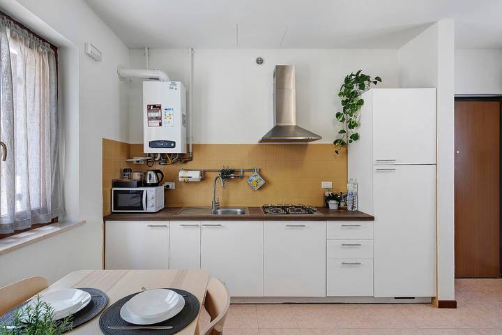 Beehome in Verona - Accogliente casetta al piano terra - Parcheggio gratis, Aria condizionata, Wifi in Verona, Prealpi Gardesane