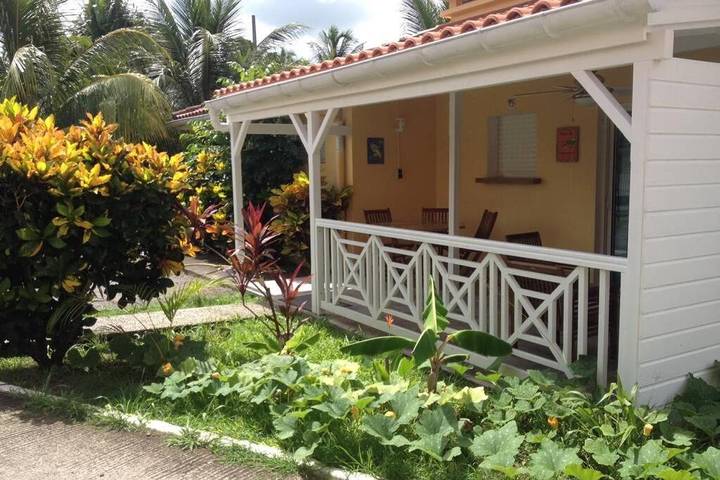 Appartement de vacances pour 2 personnes, avec piscine ainsi que jardin et bassin pour enfant