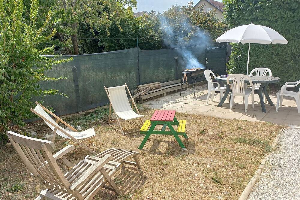 Apartamento entero, Appartement T3, Jardin, Parking in Chaponost, Ródano