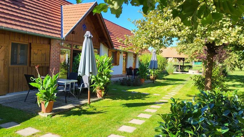 Ferienwohnung für 4 Personen, mit Terrasse und Garten sowie Ausblick in St. Peter (Ungarn)