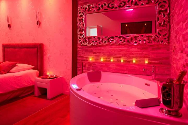 Gîte pour 2 personnes, avec terrasse ainsi que jardin et jacuzzi à Carcassonne - 3