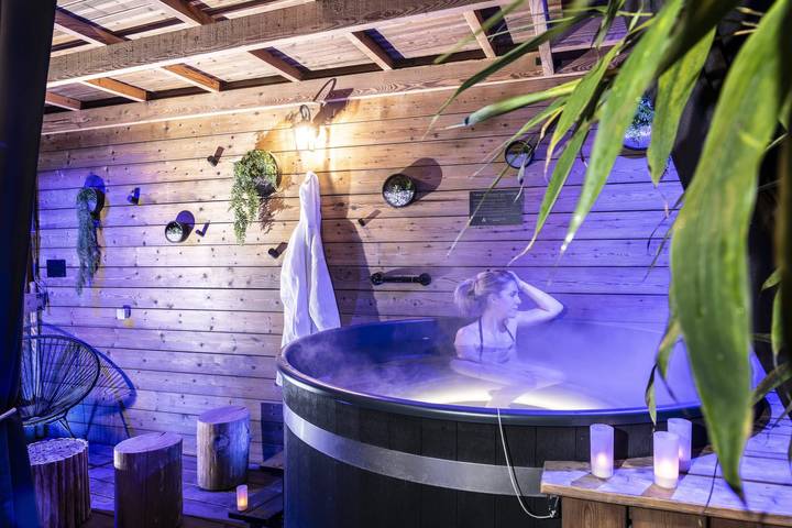 Gîte pour 4 personnes, avec sauna ainsi que terrasse et jacuzzi