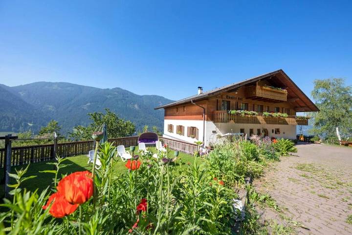 Privatzimmer für 3 Personen, mit Balkon und Terrasse sowie Whirlpool und Garten in Tiers