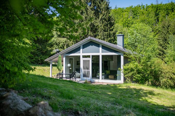 Ferienhaus für 5 Personen, mit Garten und Ausblick sowie Sauna und Pool, kinderfreundlich am Rennsteig