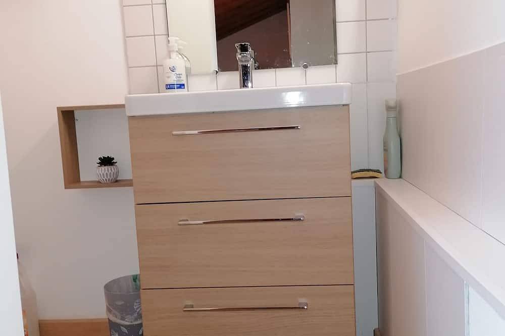 Apartamento entero, Parque Natural Chartreuse: ¡nido acogedor al comienzo de las rutas de senderismo! in Le Sappey-en-Chartreuse, Isère