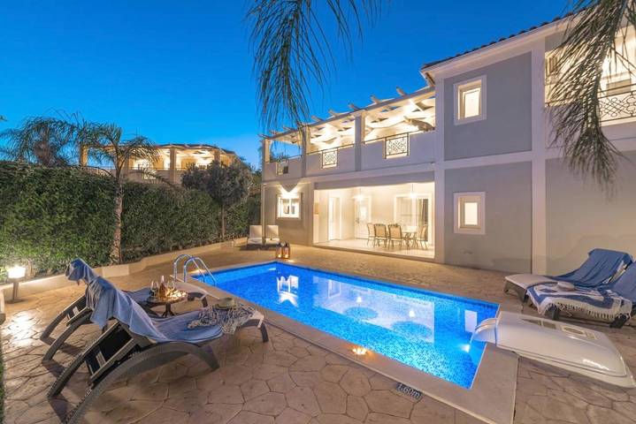 Villa for 7 people, with Balcony and Terrace as well as Garden and Pool in Tsilivi