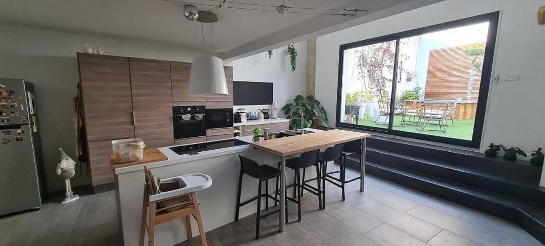Location de vacances pour 8 personnes, avec Jacuzzi ainsi que Terrasse et Piscine à Saint-Jean-de-Védas