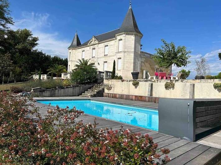 Location de vacances pour 8 personnes, avec Terrasse et Piscine à Saint-Magne-de-Castillon