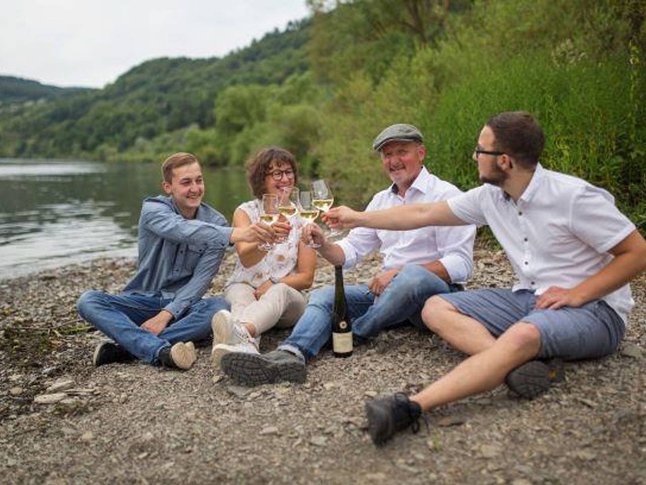 Ganze Ferienwohnung, Weingut Peter Barzen - Appartement/Fewo, Dusche und Badewanne, 2 Schlafrä in Reil, Bernkastel-Kues & Umgebung