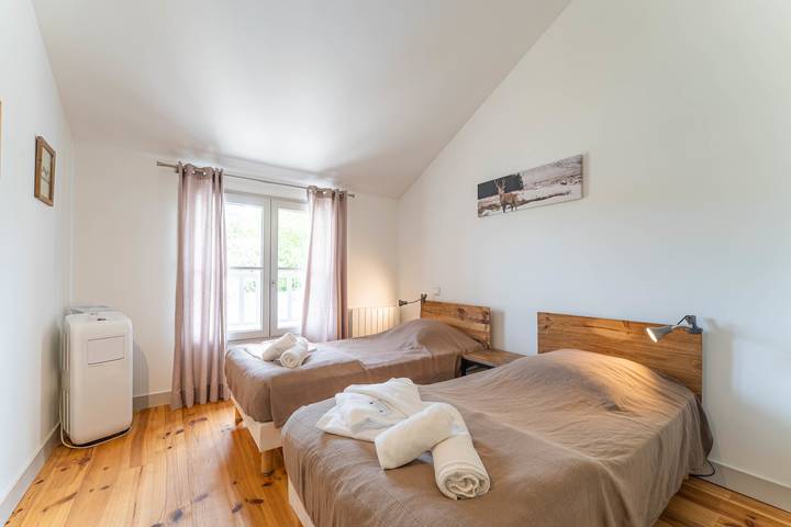 Gîte pour 6 personnes, avec jardin et piscine, adapté aux familles à Naujac-sur-Mer - 3