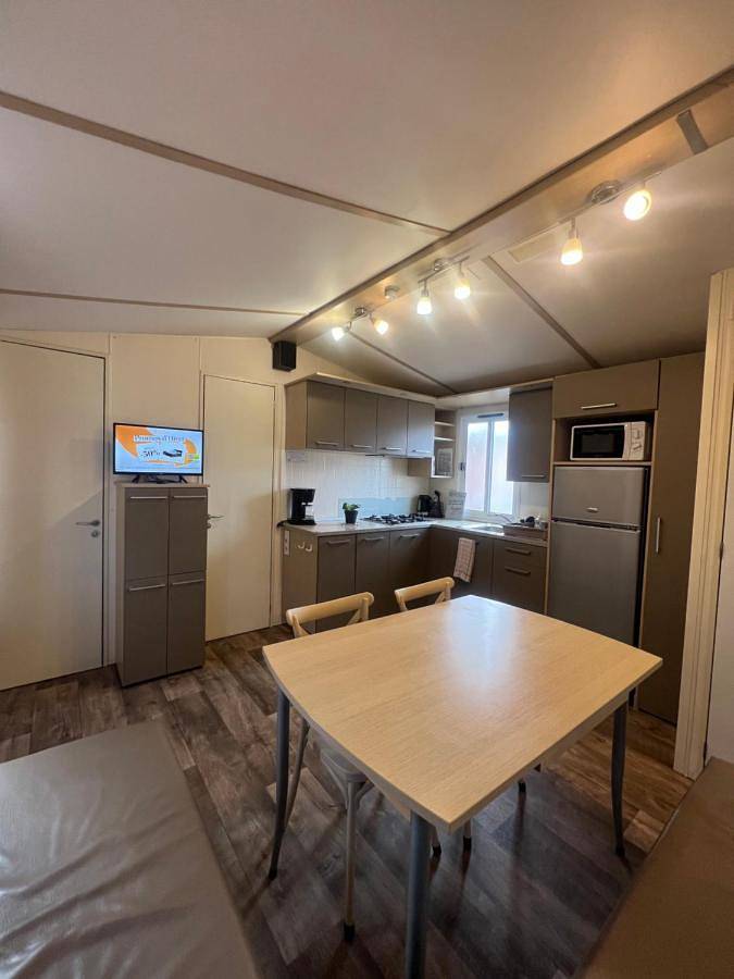 Camping pour 6 personnes, avec piscine ainsi que terrasse et bassin pour enfant à Port-la-Nouvelle - 4