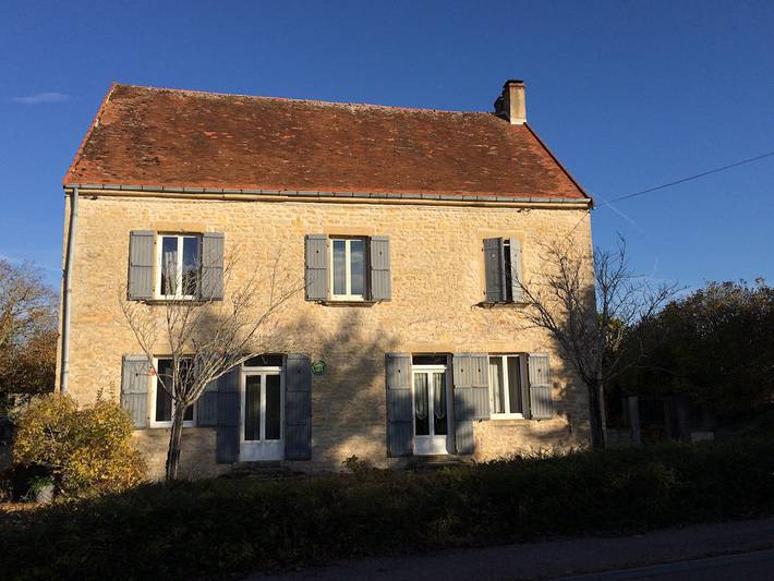 Gîte pour 8 personnes, avec terrasse et jardin dans Saint-Micaud