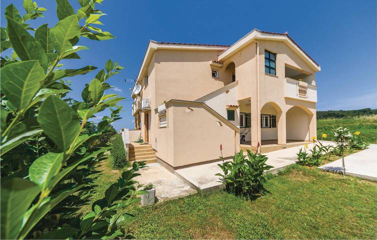 Ganze Ferienwohnung, Apartment mit Meerblick, Terrasse, Küche und WLAN – 1 km zum Strand in Ljubač (Dalmatien), Zadar