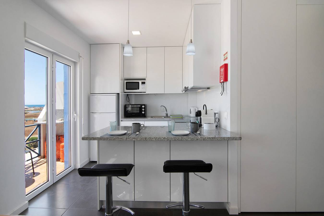 Appartement entier, Appartement Sunshine avec vue sur la mer, balcons et Wi-Fi. in Armação de Pêra (costa), Armação de Pera
