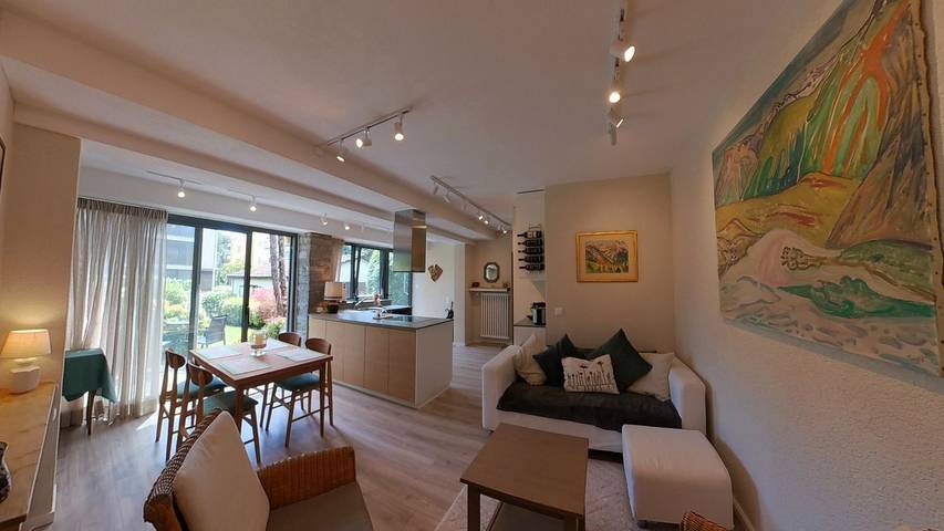 Ganze Wohnung, Parterrewohnung in Zweifamilienhaus an sonniger Lage mit grossem Garten in Ascona, Tessiner Alpen