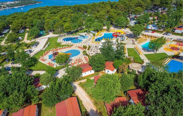 Camping für 6 Personen, mit Pool in Lanterna - 2
