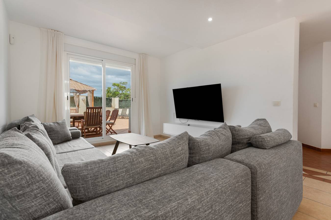 Ολόκληρο το διαμέρισμα, Vacation Apartment 'Obsidian Olivino Miraverde' with Shared Pool, Wi-Fi and Air Conditioning in Miraverde, Adeje