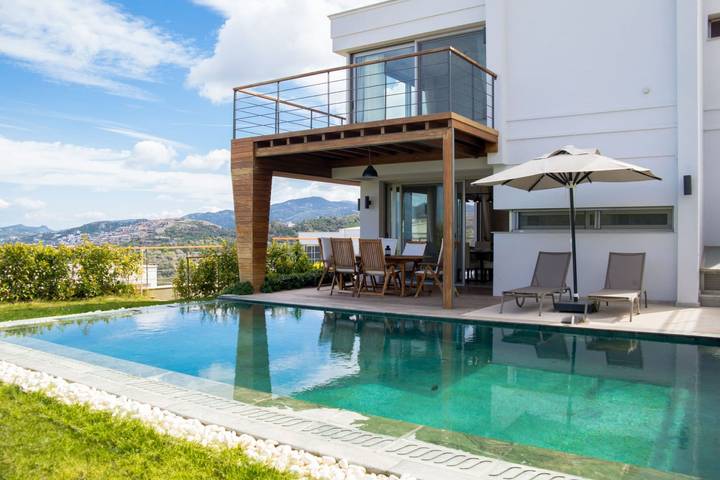 Villa für 9 Personen, mit Ausblick und Garten - 1