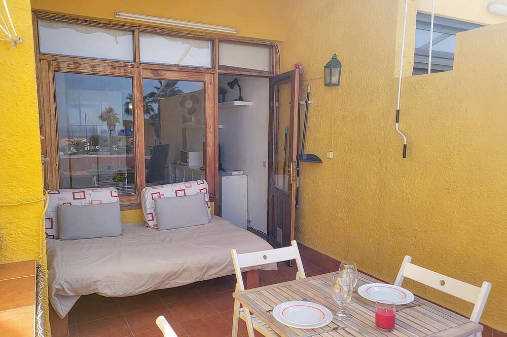 Entire apartment, Terrace, sea view, Wi-Fi, swimming pool, 100 mts. from the beach in Puerto Santiago, Santiago del Teide