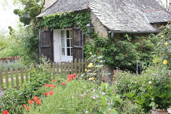 Gîte pour 4 personnes, avec Jacuzzi et Terrasse ainsi que Jardin et Piscine