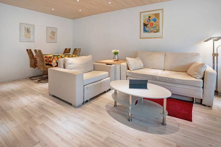 Ganze Wohnung, Ferienwohnung 'Talblick Mit Schwimmbad' mit Bergblick, Balkon und Wi-Fi in Bad Wildbad, Nordschwarzwald