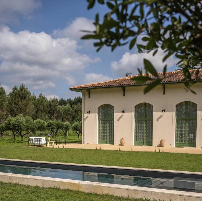 Location de vacances pour 12 personnes, avec vue ainsi que piscine et jardin à Le Temple - 3