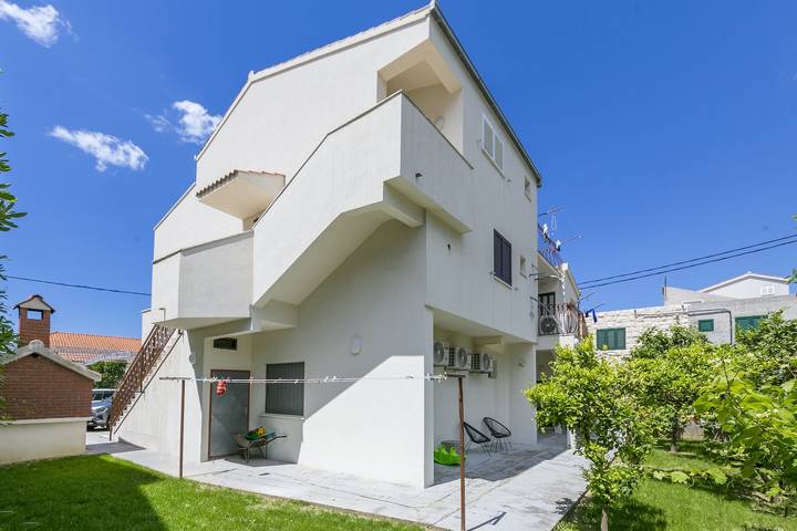 Ganze Wohnung, 2-Zimmer-Ferienwohnung am Strand Podstrana, Split A-25140-a in Podstrana, Split-Dalmatien