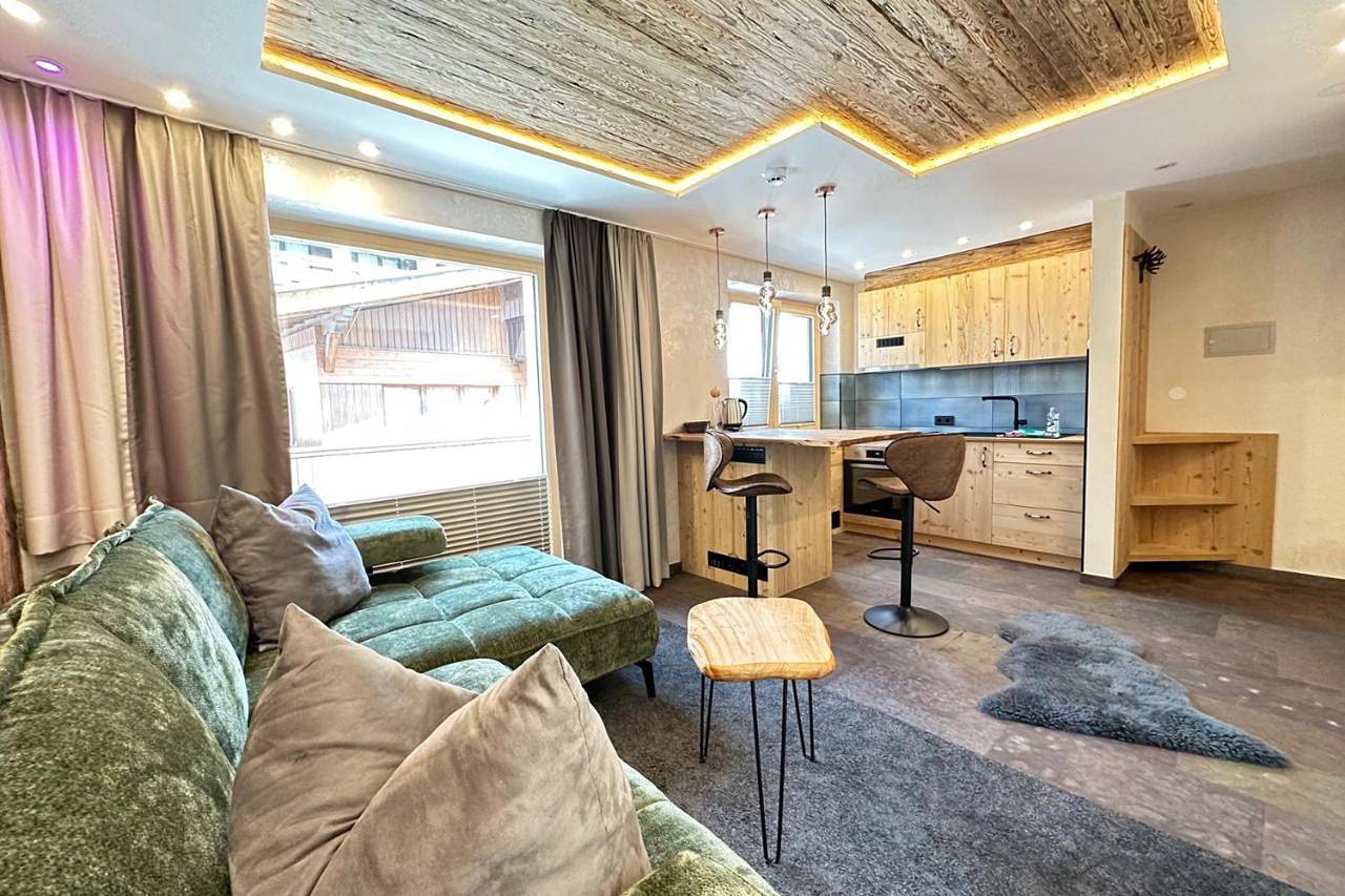 Apartamento entero, Double Room with Balcony (Dawin - die Sennerei) in Lechtal Alps, Sankt Anton am Arlberg