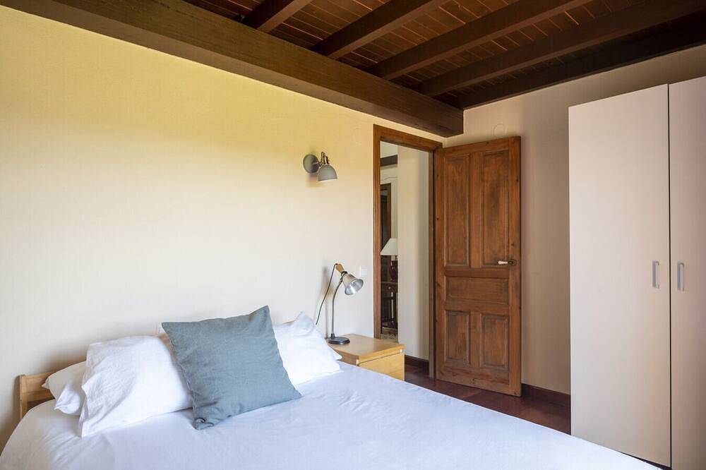 Beautiful and cozy apartment close to city center with a living room and bed room in Güemes, Bareyo