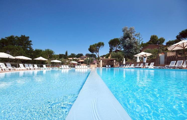 Appartamento per 4 persone, con Terrazza e Giardino nonché Piscina a Guardistallo