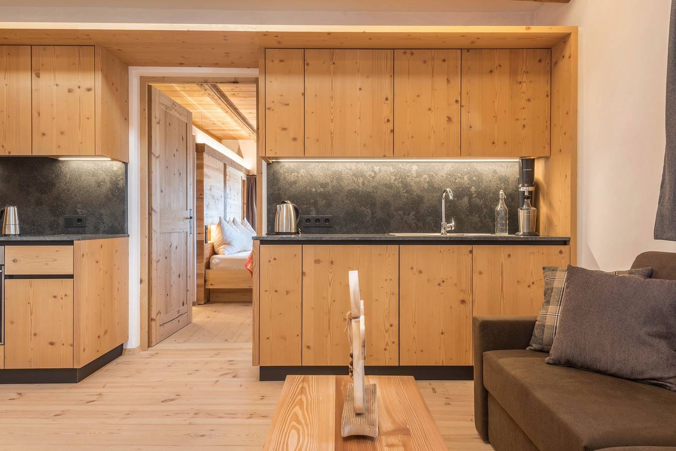 Appartamento intero, Appartamento di vacanza "Hatzeshof-Heustadel" con vista sulle montagne, Wi-Fi, balcone e giardino in Ceves - Tschöfas, Laion