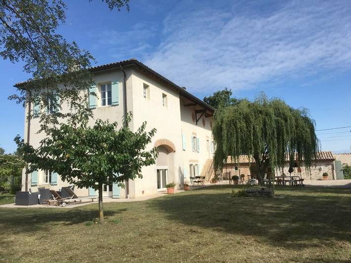 Appartement de vacances pour 3 personnes, avec Balcon et Terrasse ainsi que Jardin et Vue à Corcelles-en-Beaujolais