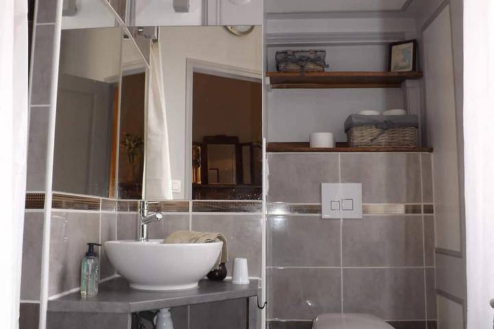 Chambre meublée chic à prix choc in Fougères, Fougères-Vitré