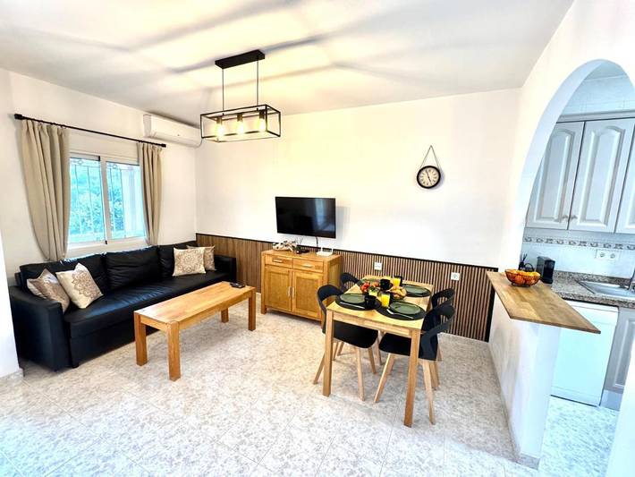 Apartamento para 4 personas, con Balcón y Jacuzzi además de Terraza y Jardín en Playa Flamenca