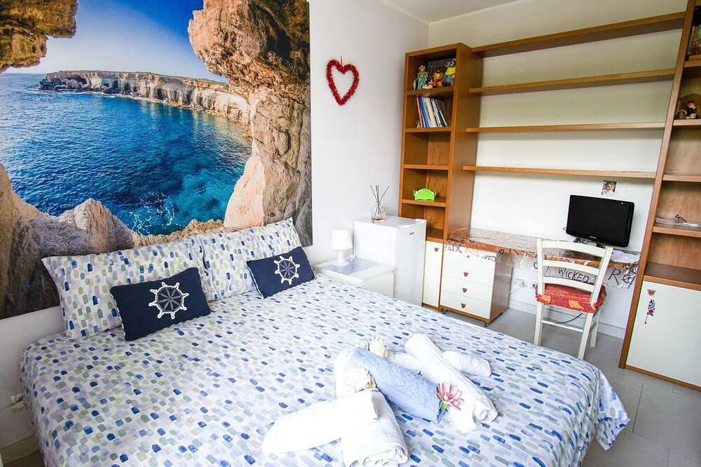 Garden view double bed in Bisceglie, Barletta-Andria-Trani
