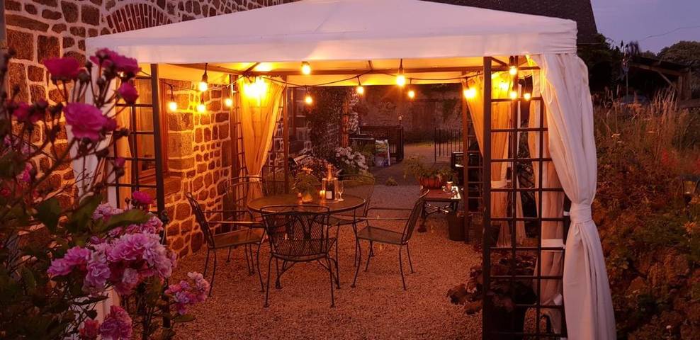 Location de vacances pour 3 personnes, avec jardin ainsi que vue et terrasse à Lassay-les-Châteaux - 2