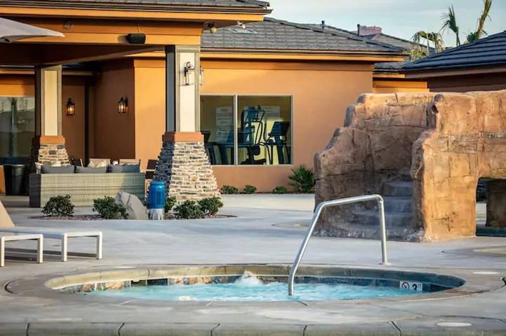 Holiday home for 20 people, with pool - 1