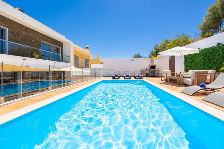 Villa voor 8 personen, with Balkon and Terras as well as Tuin in Faro