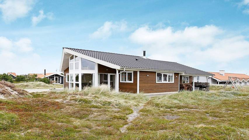 Ferienhaus für 11 Personen, mit Whirlpool und Sauna sowie Terrasse in Klitmøller