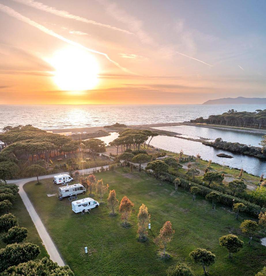 Nomad Argentario - Area Sosta Camper - No Tende - No Caravan - Empty Pitch Only Campervan Rv - Solo Piazzola Per Il Proprio Camper - Tariffa fino a 4 persone - Tutti I Servizi Inclusi in Orbetello, Provincie Grosseto