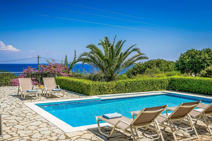 Villa pour 6 personnes, avec terrasse et piscine dans Skala - 2