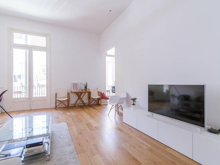 Apartamento vacacional entero, Apartamento de diseño de 3 habitaciones con terraza in Centro Barcelona, Barcelona