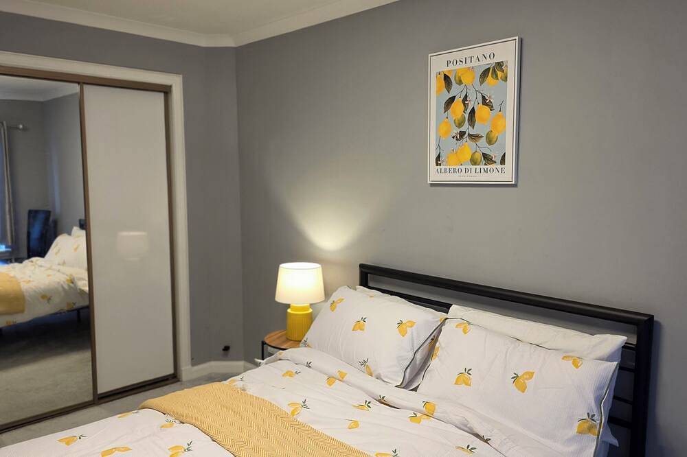 Entire apartment, 15% Discount for Long Stay*Close to Edinburgh* in Livingston, West Lothian